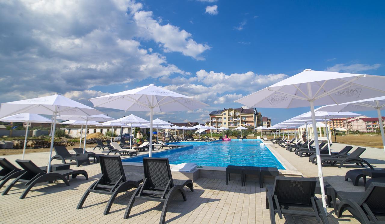 Welcome Summer Hotel Zatoka Luaran gambar